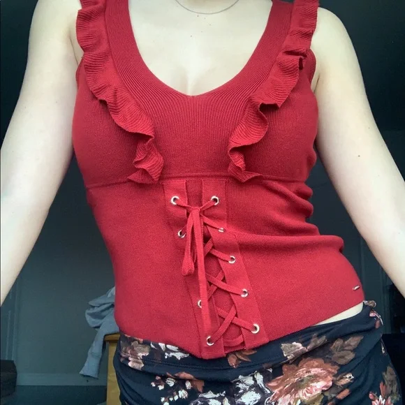 Guess red top - Picture 3 of 8